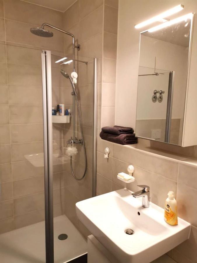 Gemuetliches Privatzimmer In Geraeumiger Gemeinschaftswohnung Drezda Kültér fotó